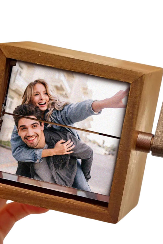 Crank Photo Box