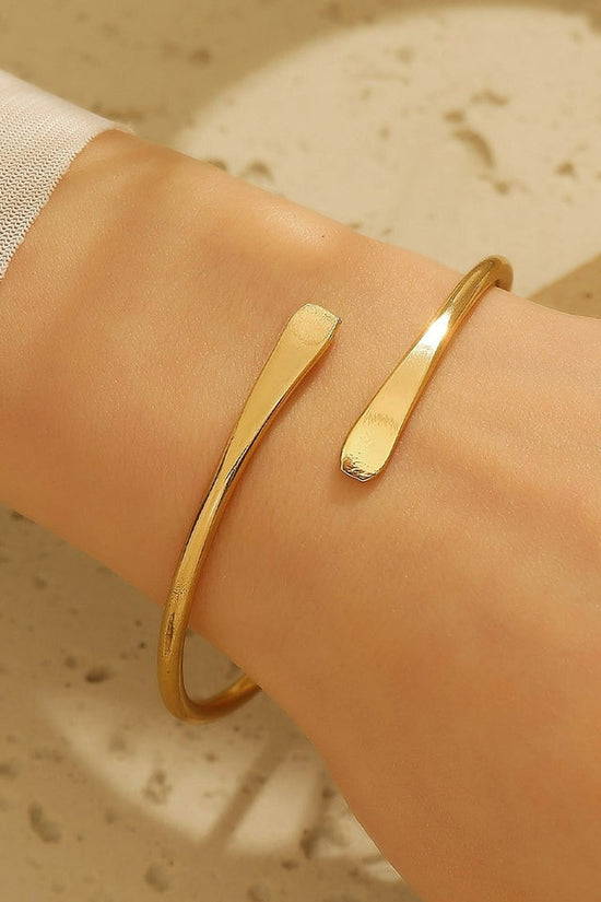 Metal Twist Geometric Knot Winding Hollow Open-end High-grade Light Luxury Personality Fashion Ladies' Bracelet