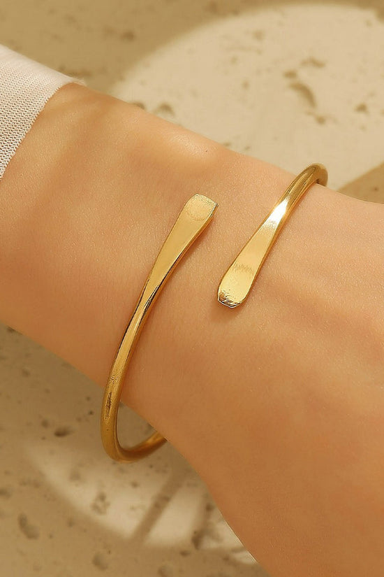 Metal Twist Geometric Knot Winding Hollow Open-end High-grade Light Luxury Personality Fashion Ladies' Bracelet